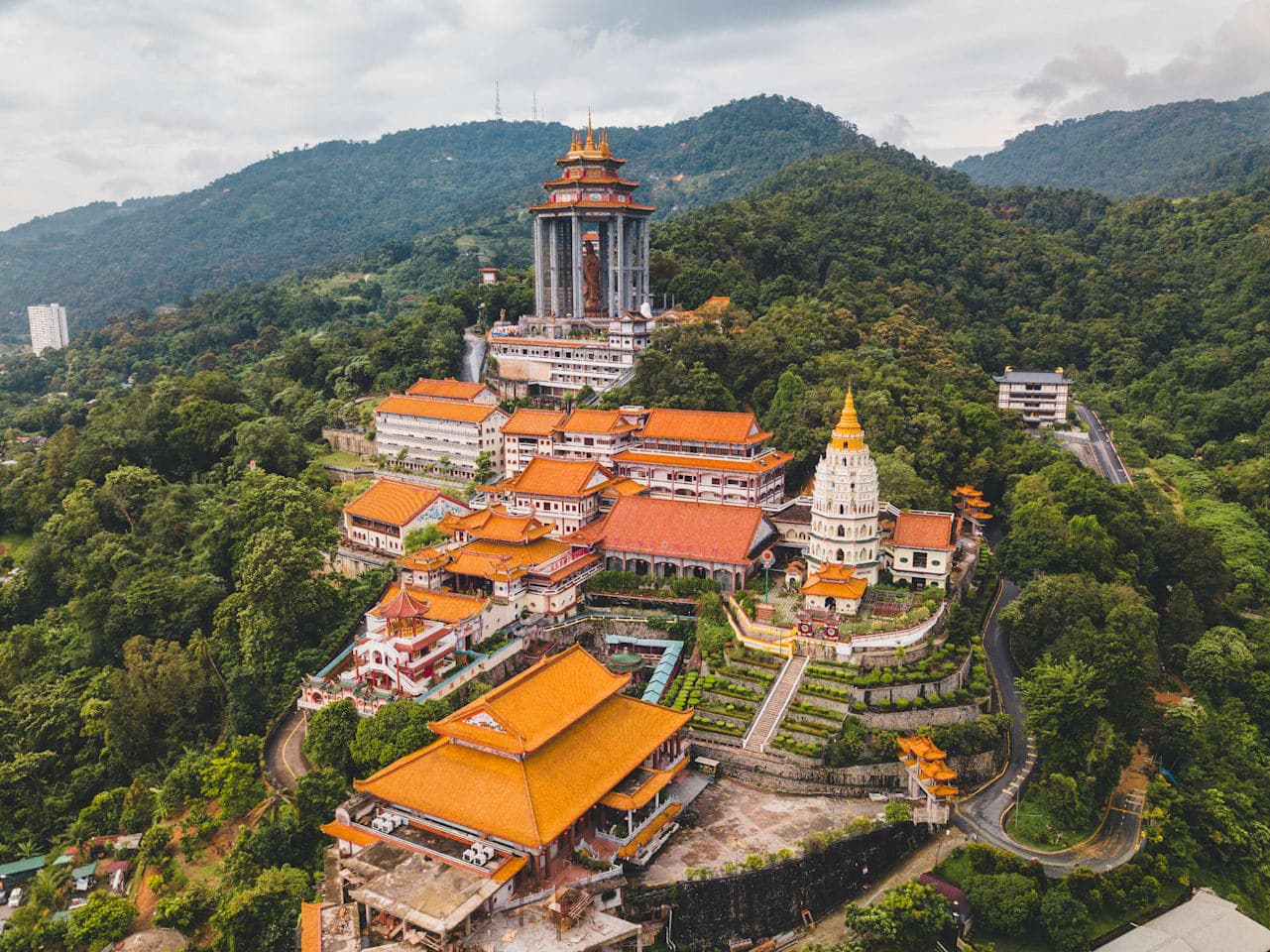 Tour to Penang Hill, Lok Si Temple and Chayamangkalaram Temple thumbnail