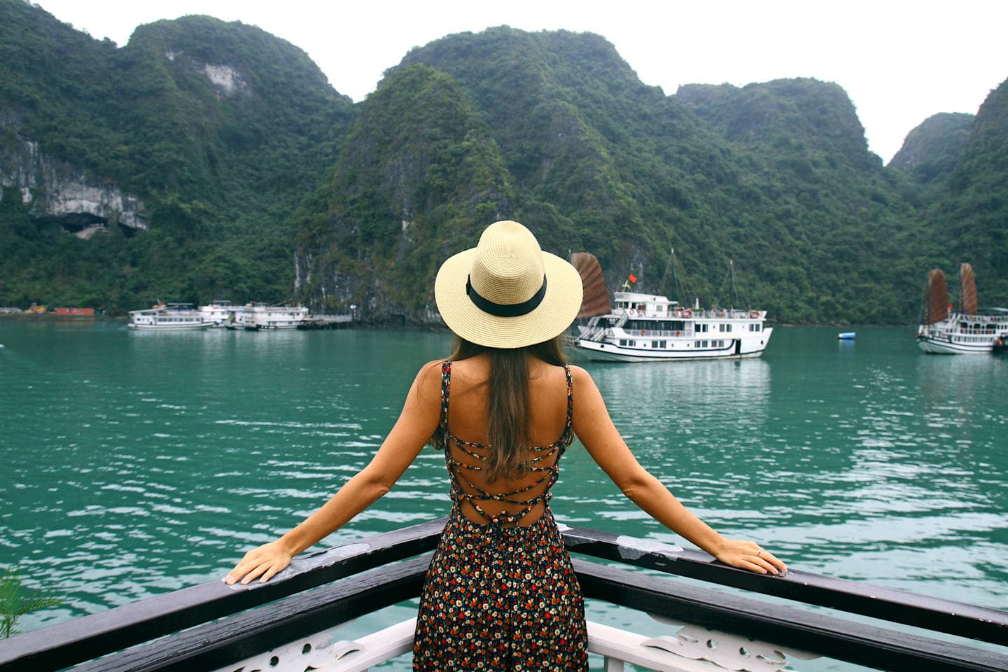 Full-day tour to Ha Long Bay thumbnail